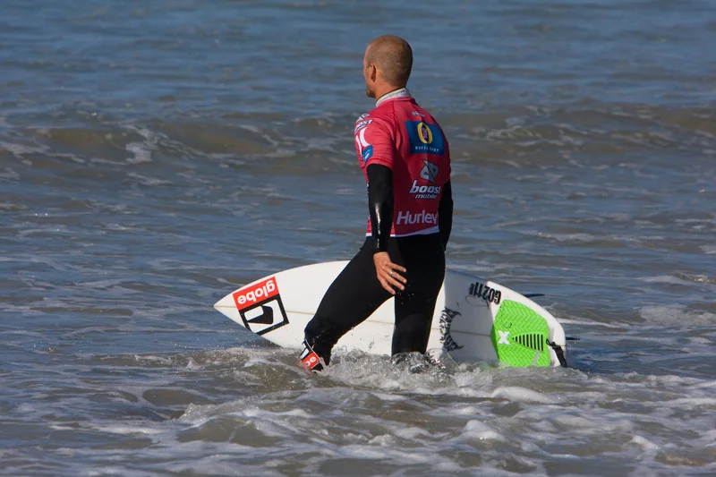 Pro-surfer